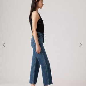 Levi’s ribcage ankle. NEW. size 25.